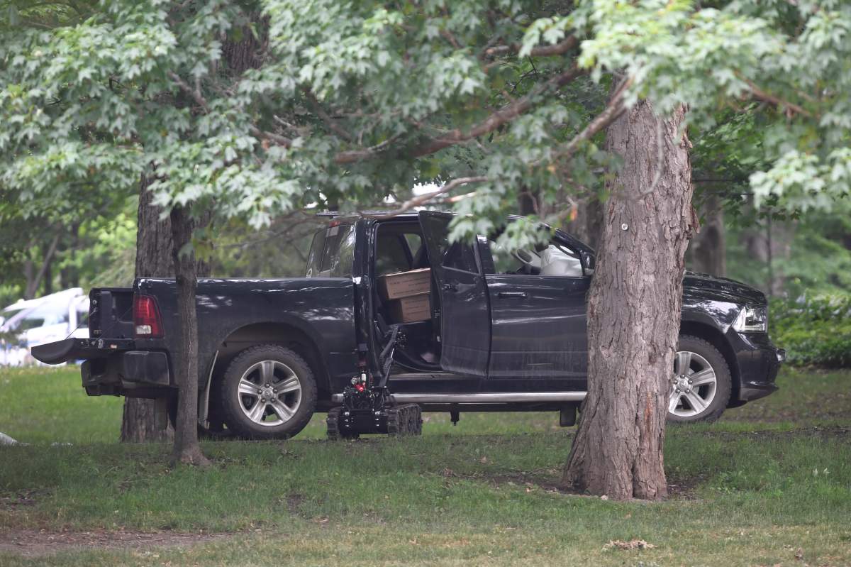 Military reservist in custody after Rideau Hall armed incident wanted to speak to PM: source - image