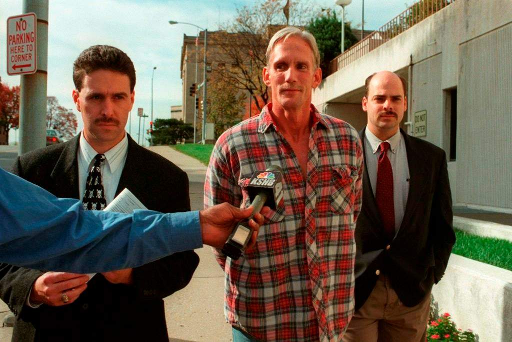 In this 1998 photo, Wesley Ira Purkey, center, is escorted by police officers in Kansas City, Kan., after he was arrested in connection with the death of 80-year-old Mary Ruth Bales. Purkey was also convicted of kidnapping and killing a 16-year-old girl and is scheduled to be executed on July 15, 2020, in Terre Haute, Ind. (Jim Barcus/The Kansas City Star via AP)