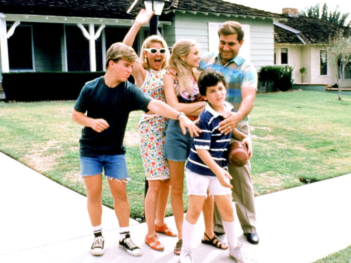 'The Wonder Years' (1988-1993) stars (L-R) Jason Hervey, Alley Mills, Olivia d'Abo, Fred Savage and Dan Lauria, 1988-1993.