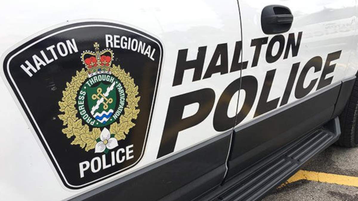 Police in Oakville have now released images of suspects that may be tied to an arson investigation at a local restaurant. 