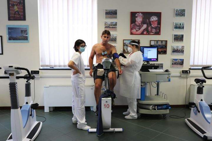 Recovered coronavirus patient Emiliano Pescarolo, 42, performs his last measurement of cardio-respiratory parameters at the end of his rehabilitation at the Department of Rehabilitative Cardiology of ASL 3 Genova on July 24, 2020 in Genoa, Italy. Researchers are increasingly finding evidence of heart damage in recovered COVID-19 patients.