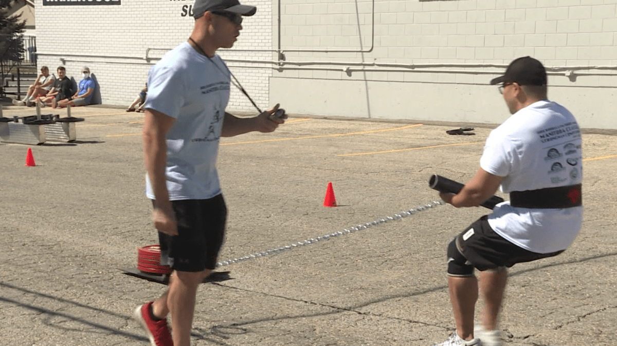 Paul Taylor, the owner of Brickhouse Gym coaching one of the participants at the ‘Manitoba Classic’ on Saturday.