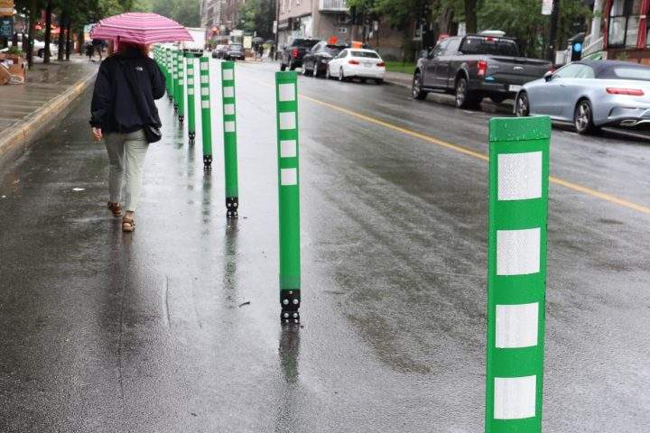 Pedestrian walks on Monkland Avenue’s pedestrian walkway on Tuesday, Aug. 4, 2020. Pamela Pagano/ Global News