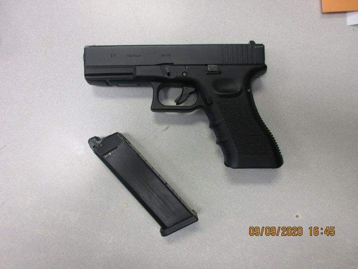 Suspect charged after man robbed at gunpoint in Shelburne, Ont. - image
