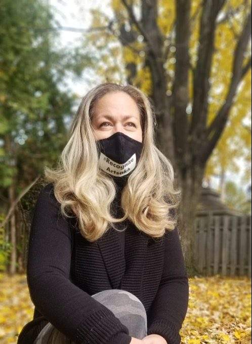 Talar Chichmanian dons a mask that says #RecognizeArtsakh.