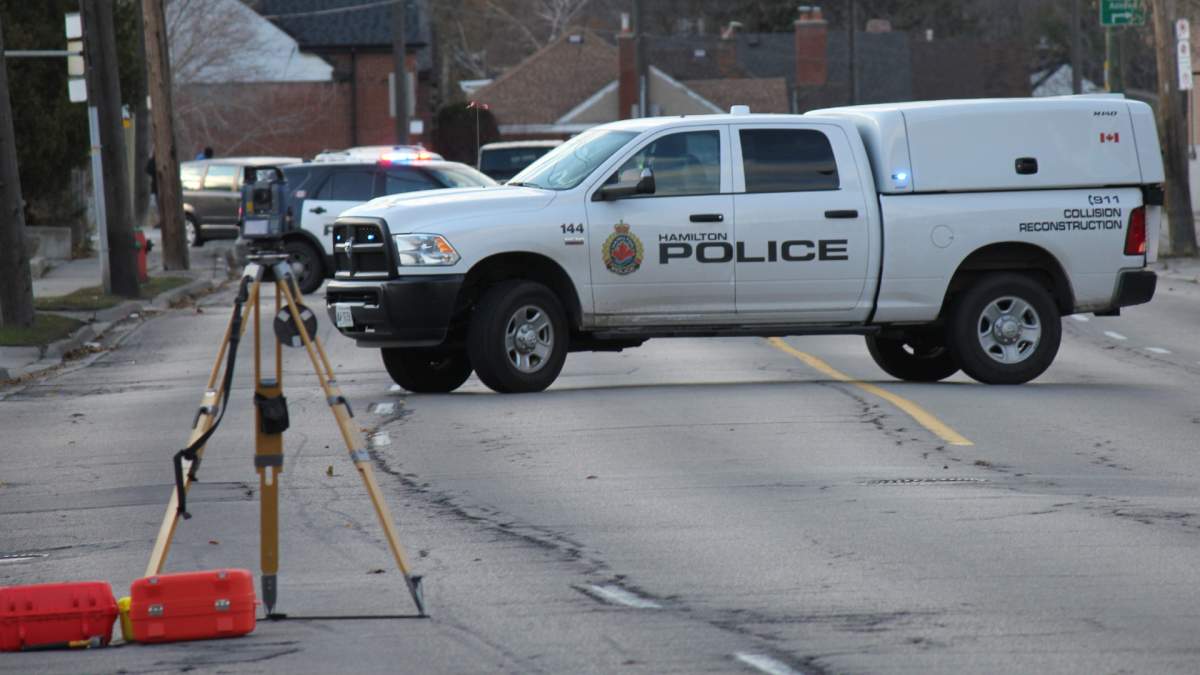 Female passenger in crash on Hamilton Mountain dies in hospital: police - image