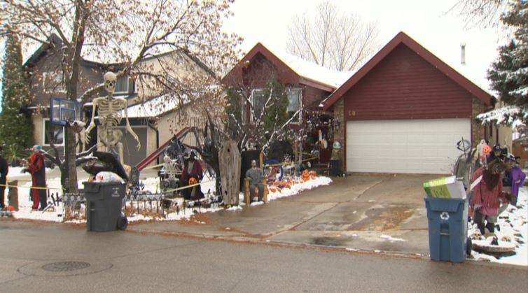 Winnipeg mayor’s advice for Halloween 2020: ‘Consider staying home with your children’ - image
