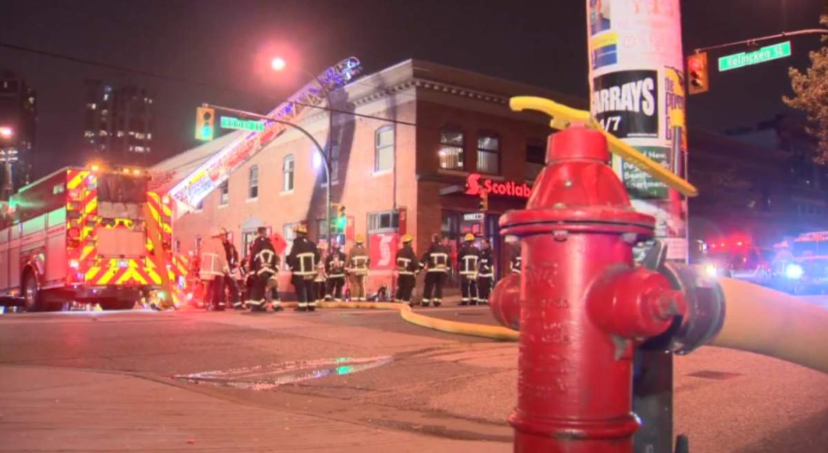 Vancouver firefighters managed to quickly snuff out a rooftop fire attributed to a faulty HVAC system in Yaletown Sunday night.