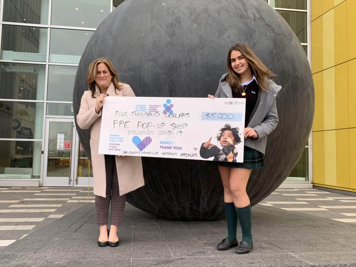 Vanessa Vassalos delivers cheque at the Montreal Children's Hospital. Thursday November 12, 2020.