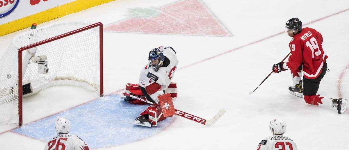Byfield leads Canada to 10-0 win over Switzerland at world junior hockey tournament - image