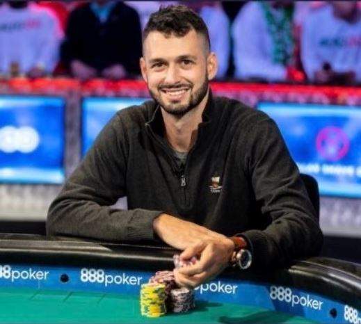 Professional poker player Alex Livingston tweeted a call to Nova Scotian families in need of funds for Christmas gifts, asking them to message him through Twitter for help. 