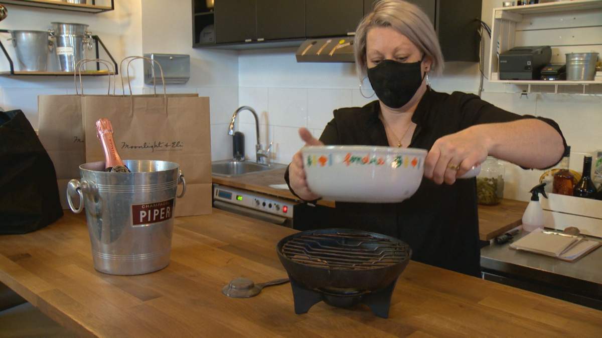 Moonlight & Eli offers fondue and champagne takeaway kits