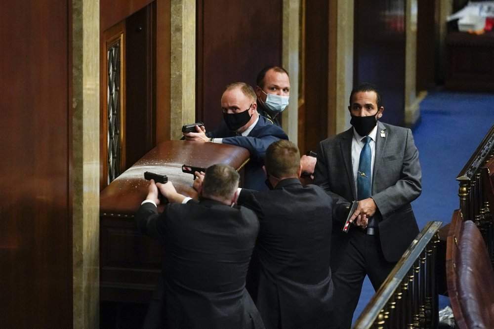‘Lawless intimidation’: Politicians, media shelter in place at U.S. Capitol in Washington, D.C. - image