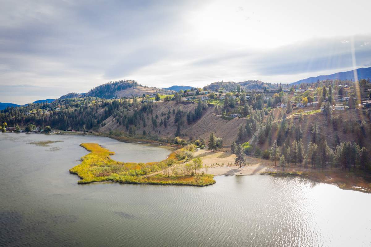 “The property truly qualifies as trophy real estate and showcases a large premium sandy beach and marsh/wetlands,” says HM Commercial in the real estate listing.