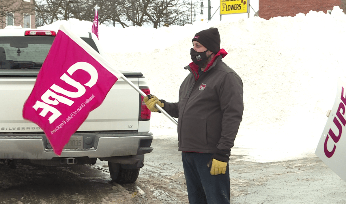 The union representing about 200 Belleville city workers is meant to be speaking with city officials Thursday to try to avoid a strike.