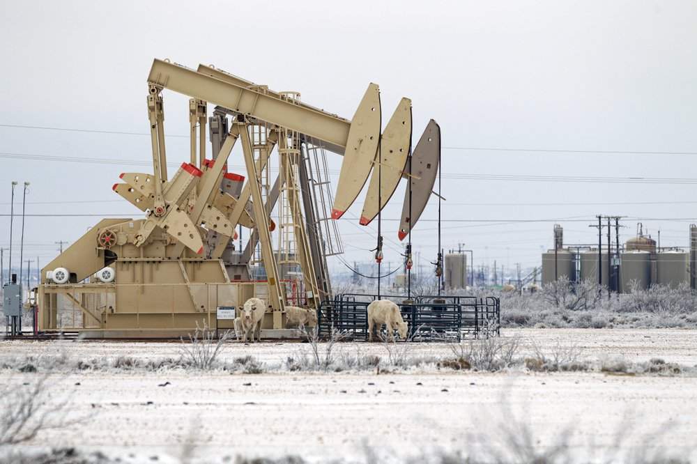 2 dead in Texas as winter storm hits U.S. leaving millions without power - image
