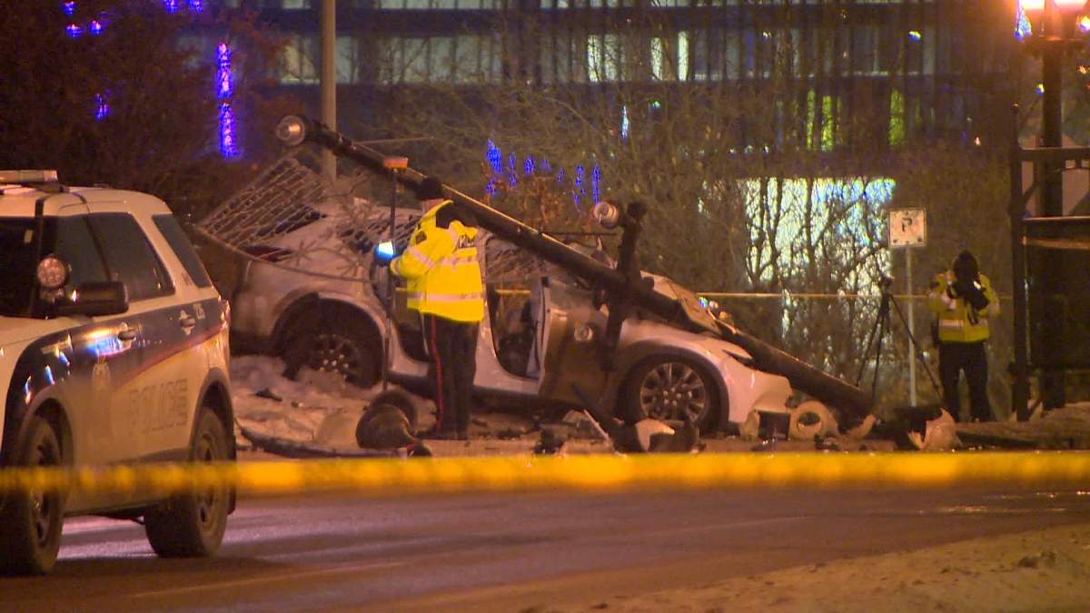 A crash on Broadway Bridge in Saskatoon has closed traffic in both directions.