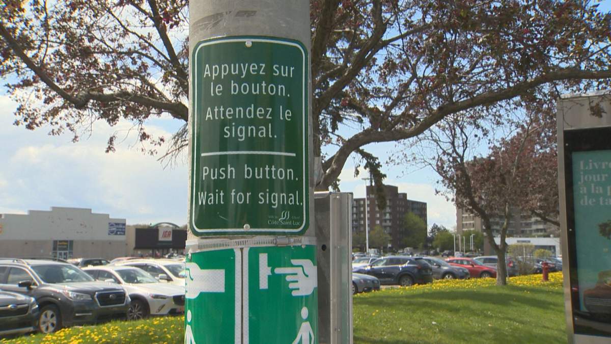 A bilingual sign in Côte Saint-Luc, QC.