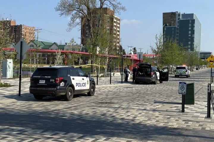 A spokesperson for the Edmonton Police Service confirmed to Global News on Friday that multiple bodies have been discovered in the city’s core but added that the deaths are not believed to be criminal.