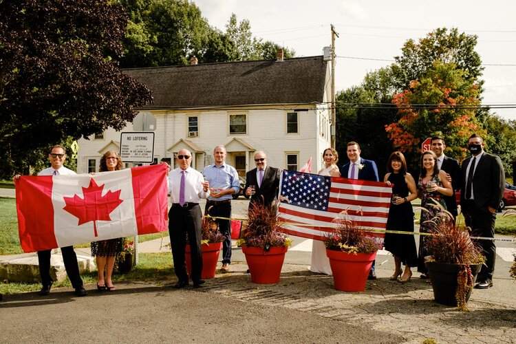 Davina Finn and David Hecht were married at the Quebec-Vermont border surrounded by their immediate families on either side.