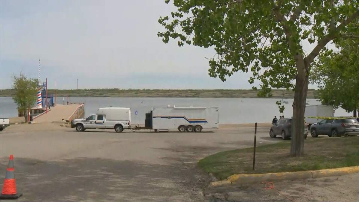 A 2021 photo of Saskatchewan RCMP searching underwater at the Regina beach pier for new evidence in the homicide case of Misha Pavelick. 