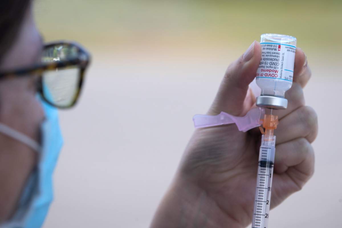 Quebec hits pause on Pfizer vaccine for walk-in clinics until June 24 amid shipping delays - image