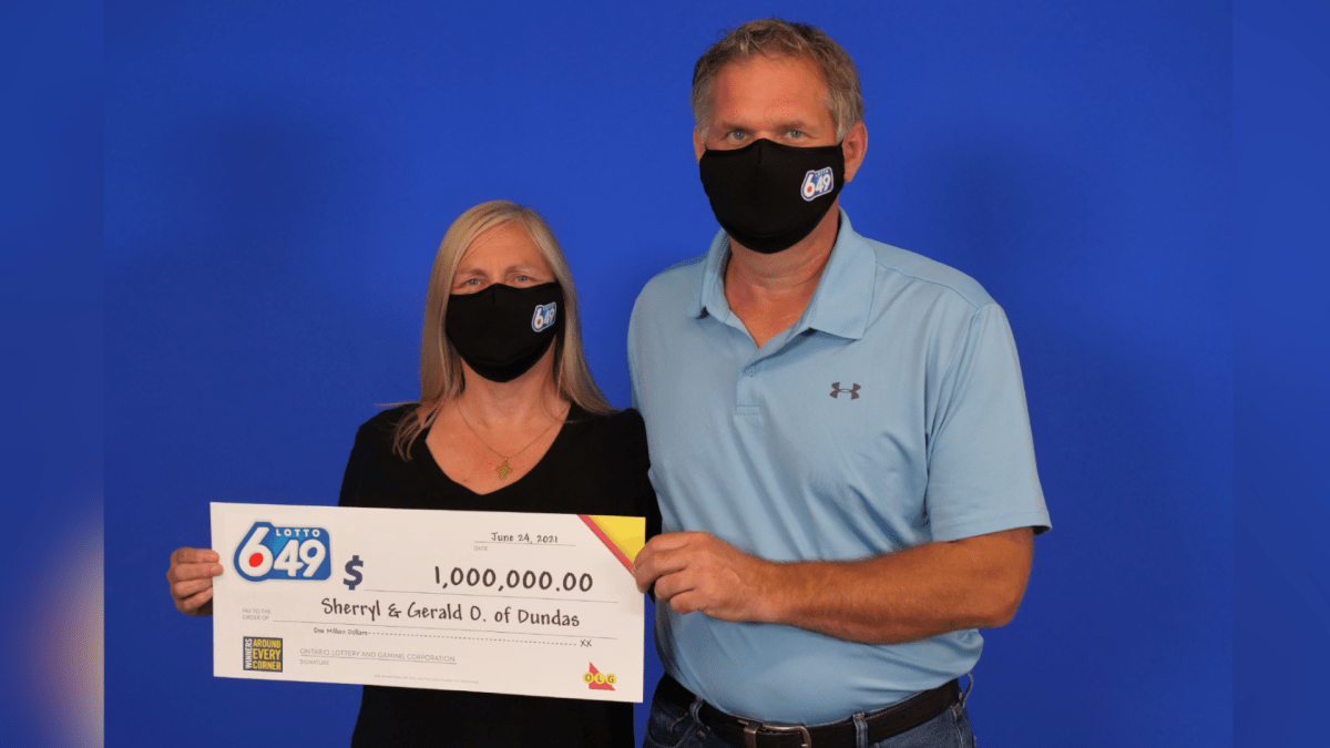 Sherryl and Gerald O’Neill of Dundas collected a $1 Million Prize following a win in the April 24, 2021 LOTTO 6/49 draw. 