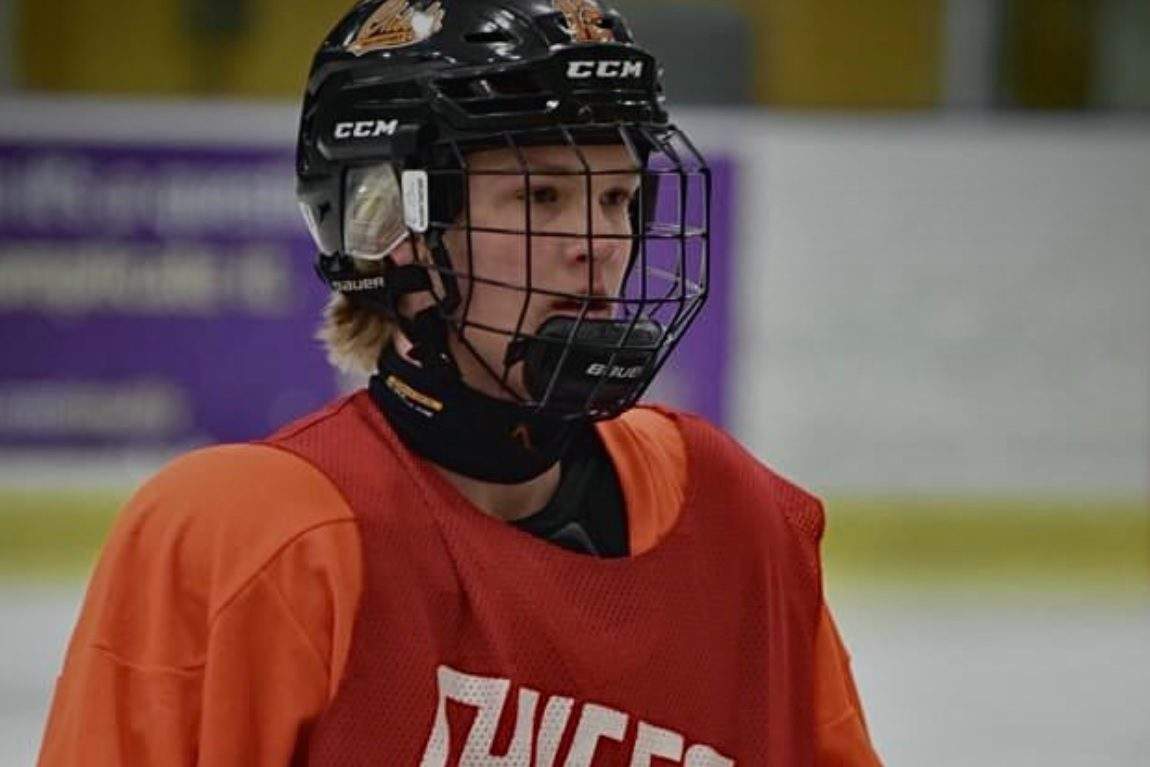 Elgin-Middlesex Chiefs forward Noah VandenBrink practices during the 2020-21 season.