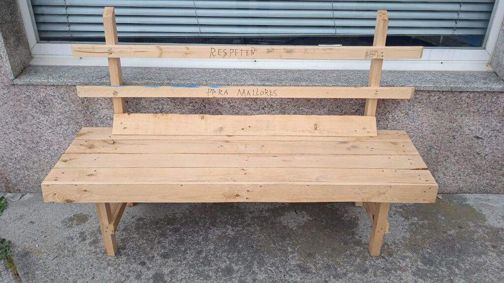 Manuel Souto’s bench is shown in A Estrada, Spain.