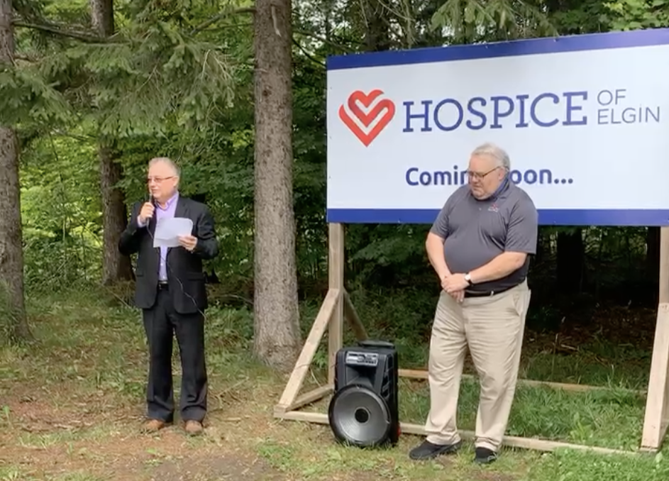 Dan Kelly of Hospice of Elgin and St. Thomas Mayor Joe Preston during Wednesday's announcement.