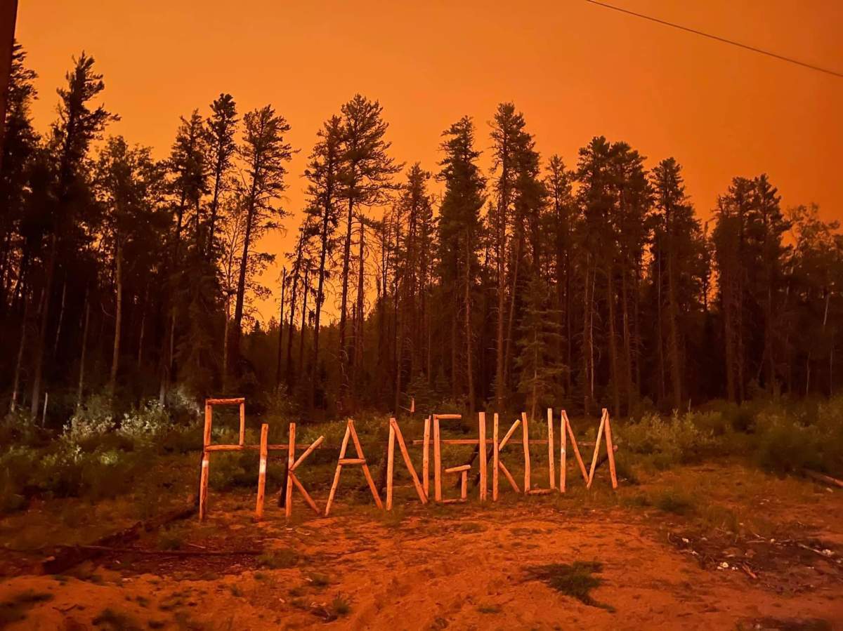 Picture of the wildfire burning in Pikangikum.