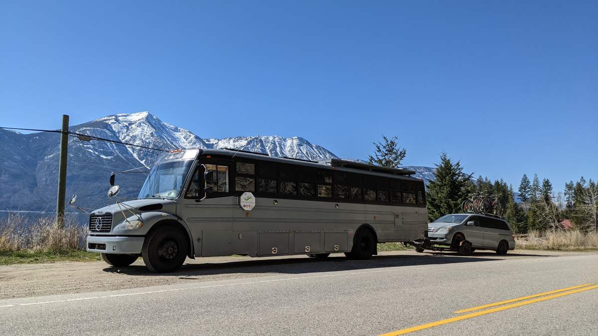 The family of six lives in a revamped bus. Photo courtesy of Vicky Ringuette and Alexandre Lessard.