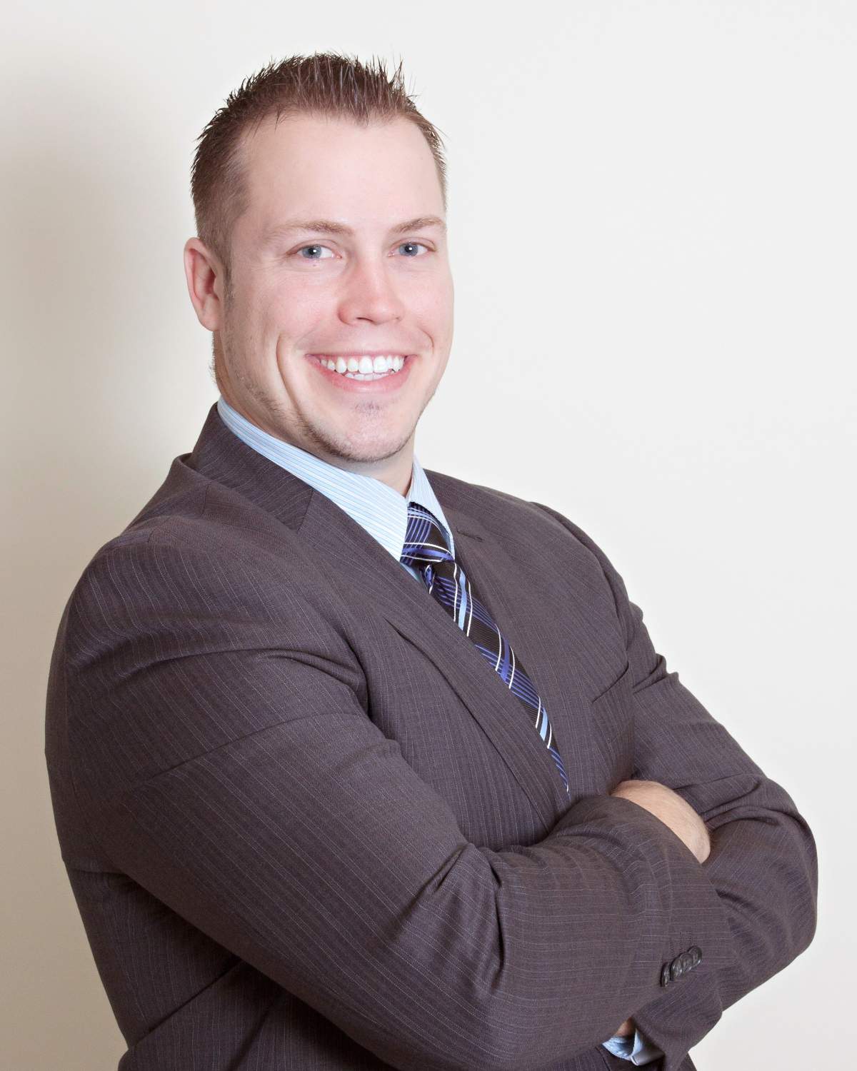 Just a day after the Liberals won another minority government in the federal election, the provincial Progressive Conservative candidate for Kingston steps away from the party. 