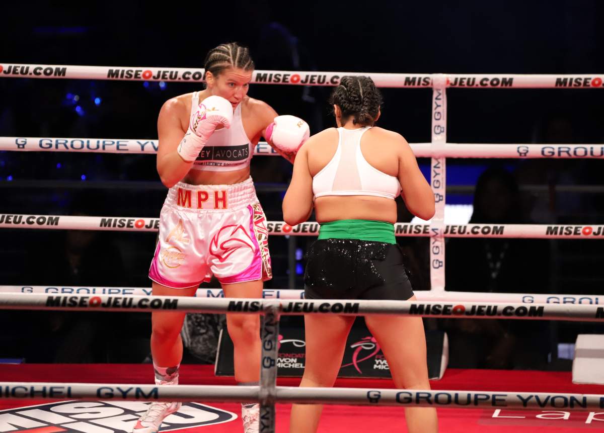 Jeanette Zacarias Zapata (right) faces Marie-Pier Houle (white and pink trousers) in a welterweight fight in Montreal on Saturday, Aug. 28 2021.