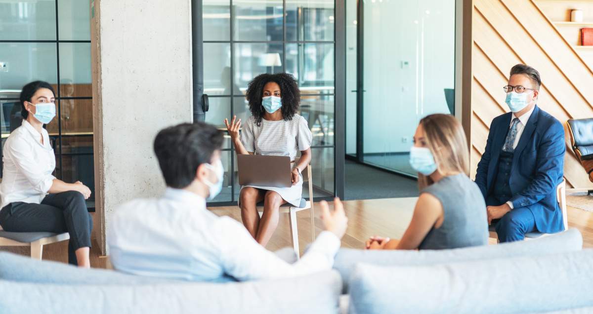 5 things you should know about mandatory vaccination policies at work - image