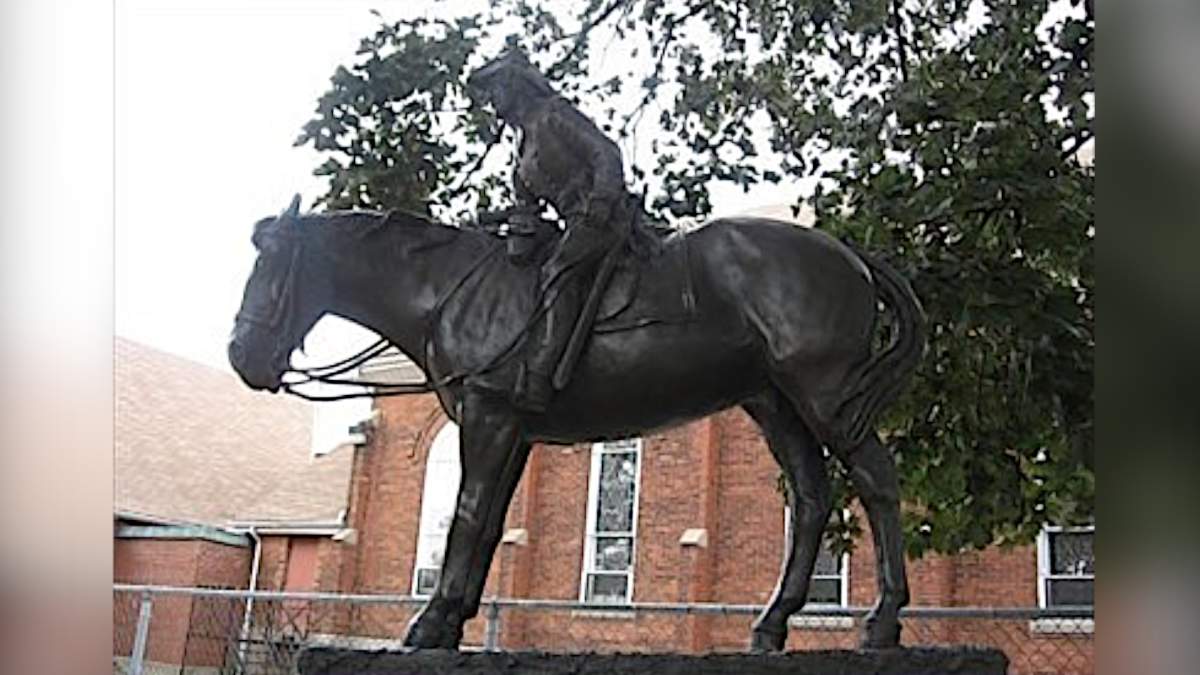 Police in Niagara Falls say the historic bronze statue of lieutenant-general Drummond was stolen Sept. 29 from a cemetery on Lundy’s Lane near Drummond Road.