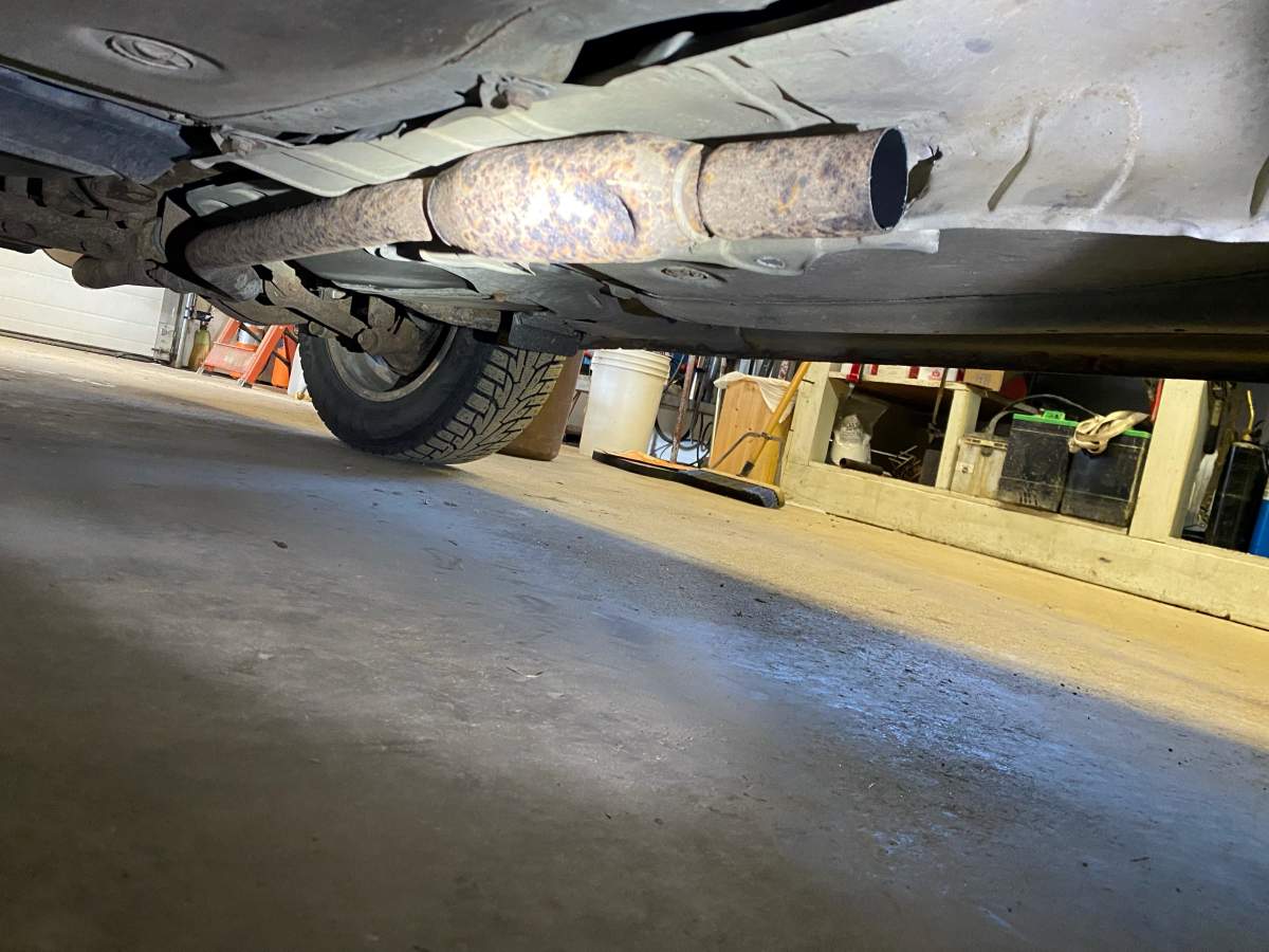 Vehicle with catalytic converter cut out