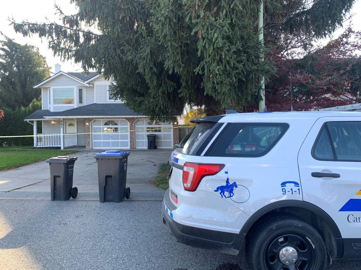 Photo of an RCMP vehicle in front of a residence.