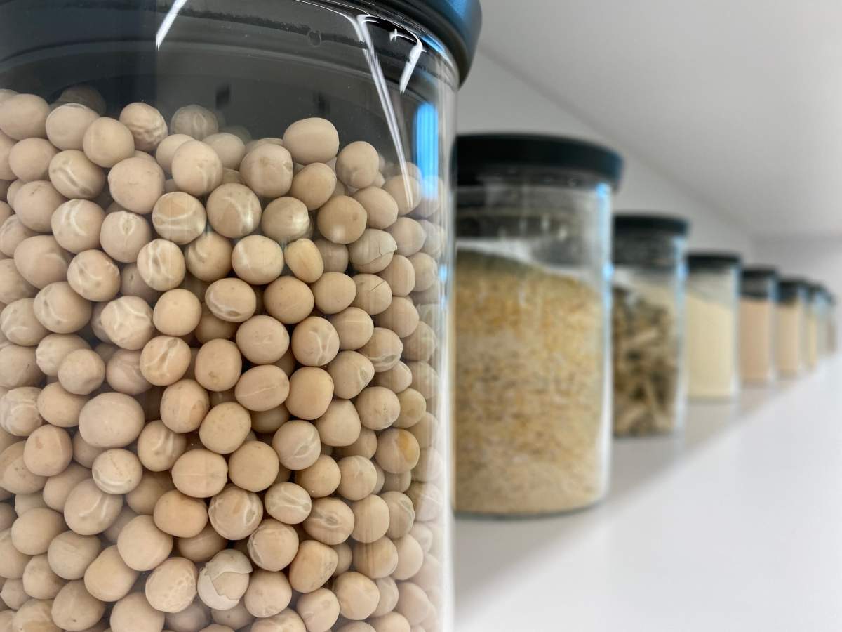 Roquette Canada sources organic and conventional yellow peas from growers across Western Canada.
