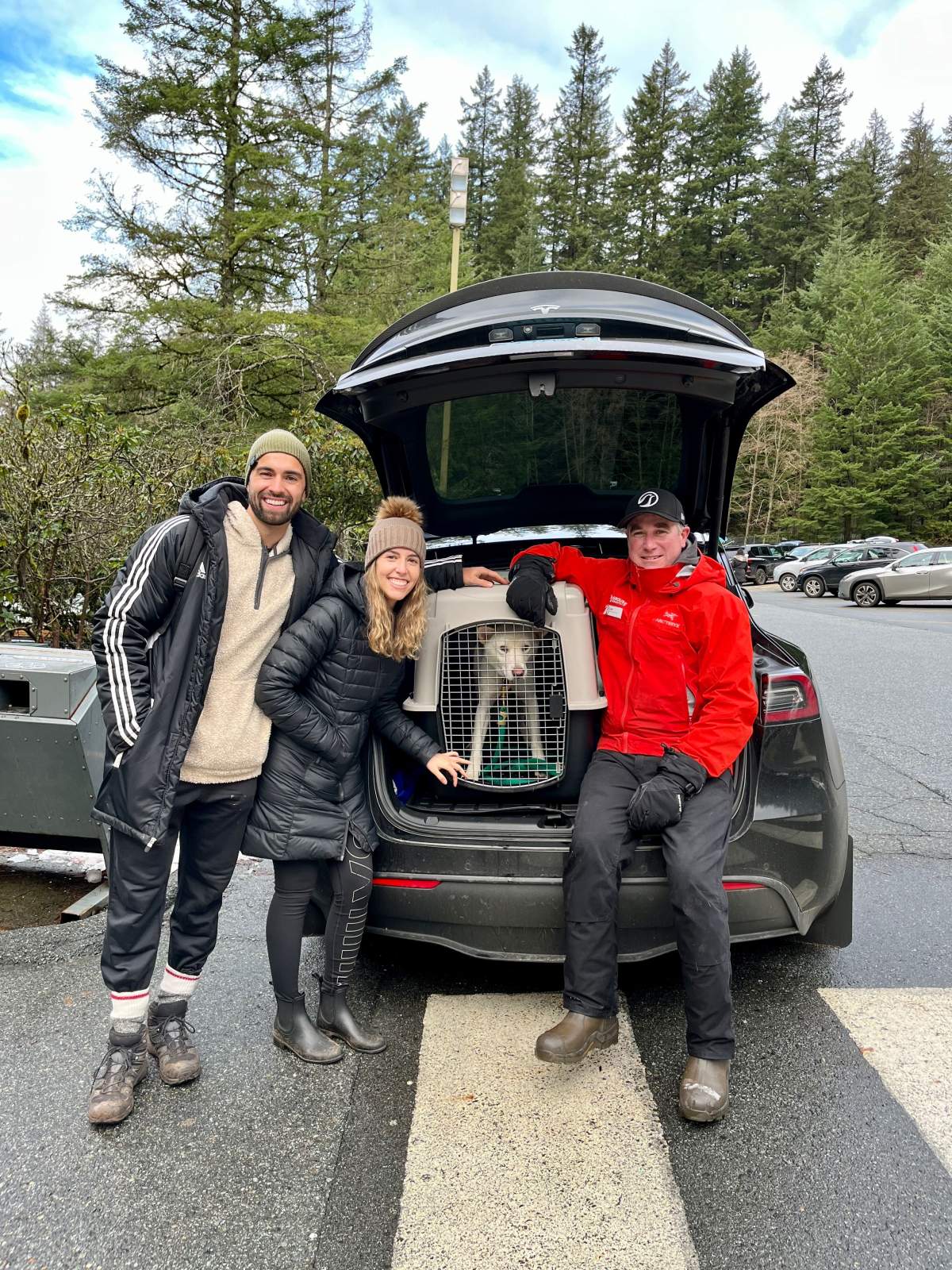 Luna being reunited with her owners after being brought down the mountain by Kevin Smith.