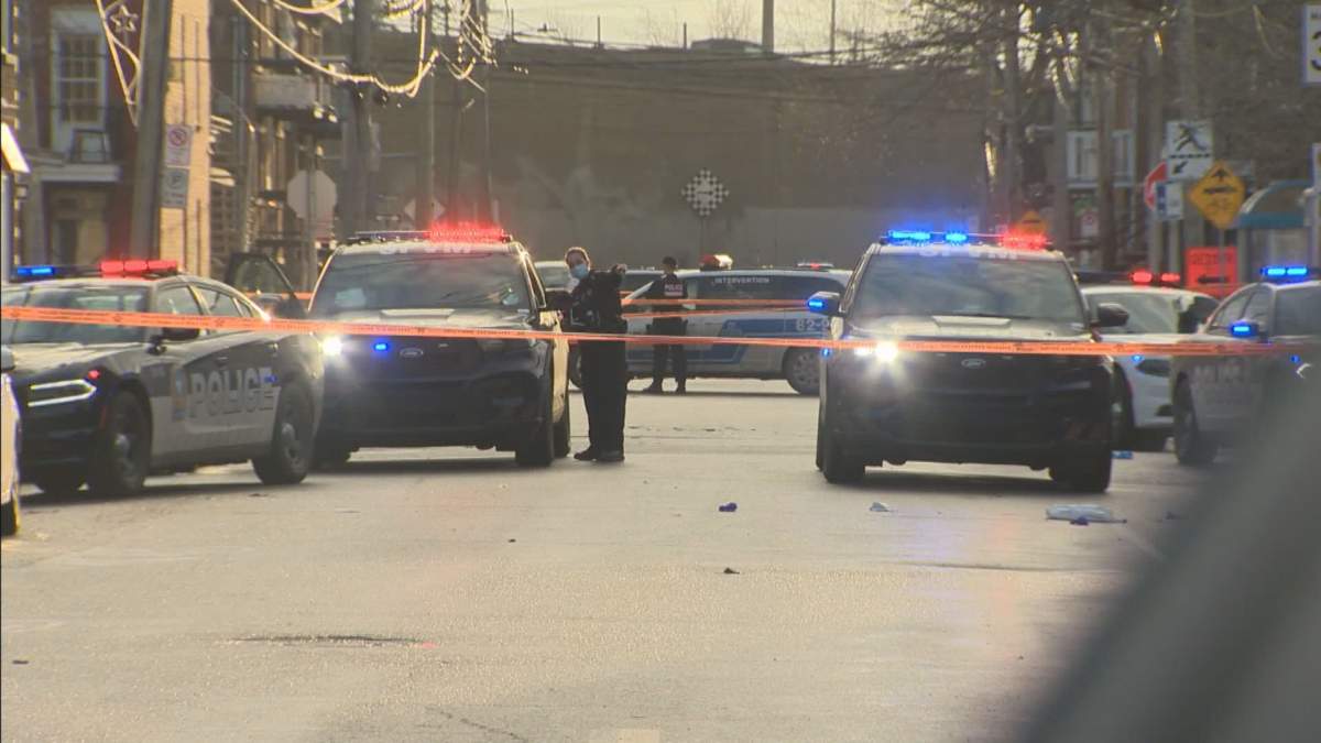 Police on the scene in Lachine neighbourhood, December 16, 2021 .