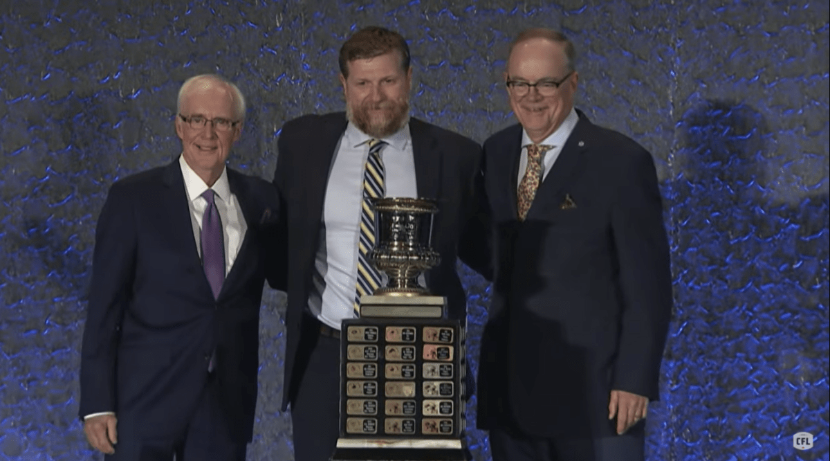 Winnipeg Blue Bombers head coach Mike O’Shea is presented with the Coach of the Year award at the 2021 CFL Awards on Dec. 10, 2021.