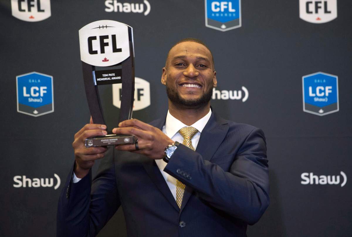 Adarius Bowman with the Tom Pate award in 2017.