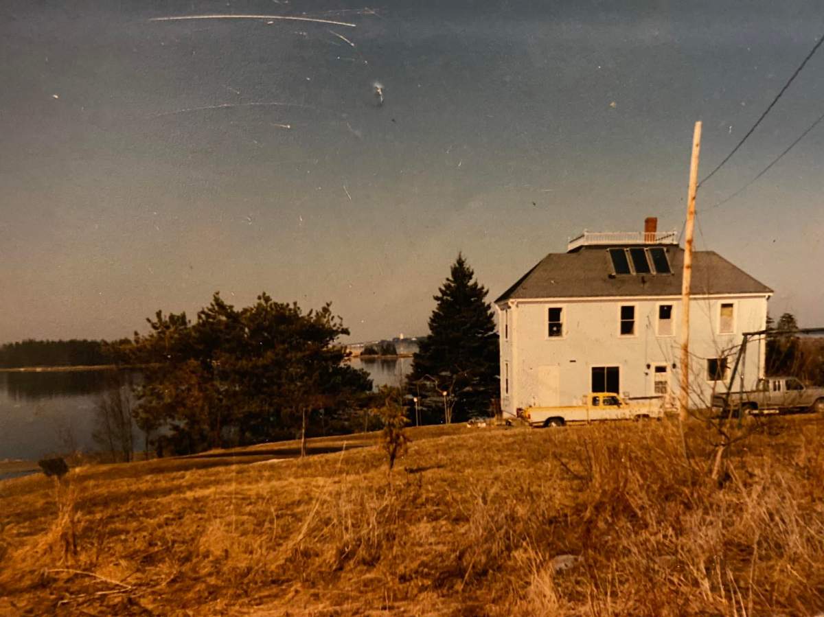 A photo of the Anderson home from around 1980.