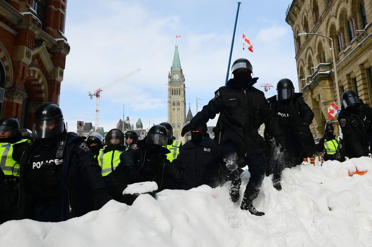 Ottawa convoy blockade police