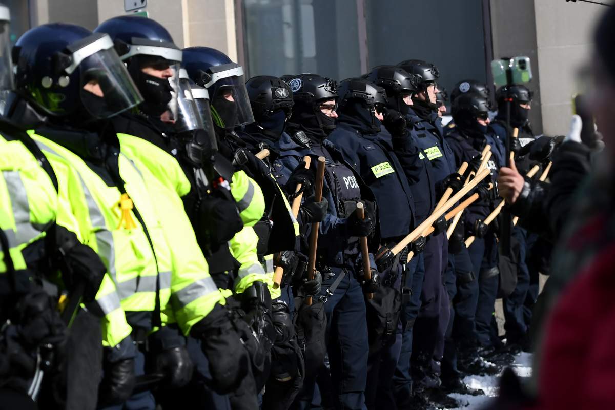 Ottawa convoy blockade police