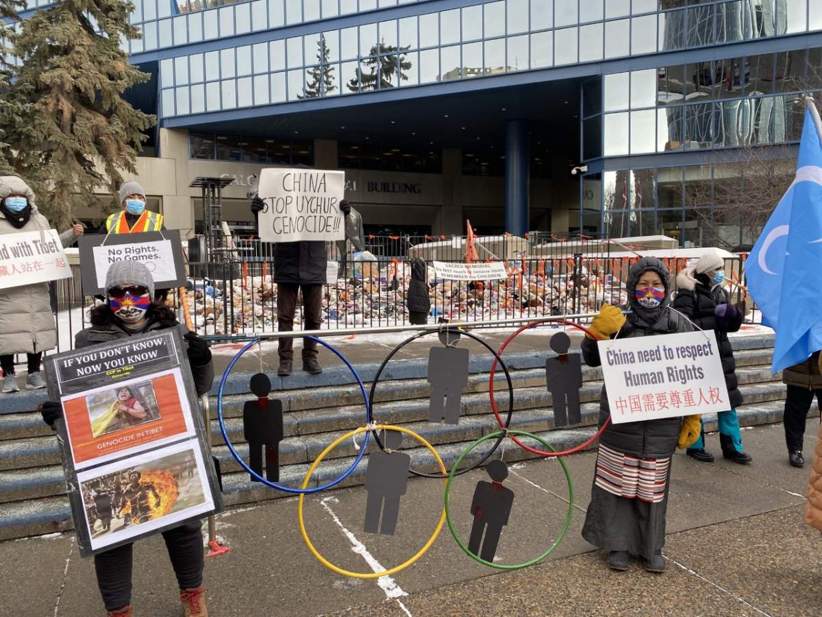 Protesters on the steps of Calgary city hall try to bring attention to China's human rights record