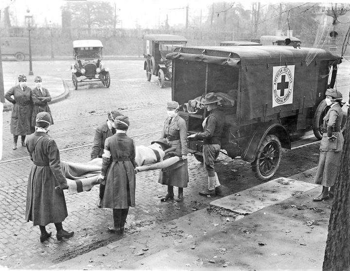 Members of the American Red Cross remove Spanish influenza victims from a house at Etzel and Page avenues in 1918, in St Louise, MO, USA.