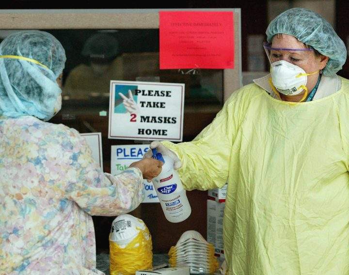 A hospital worker wears a mask during Toronto’s SARS outbreak at North York General Hospital, on May 29, 2003.