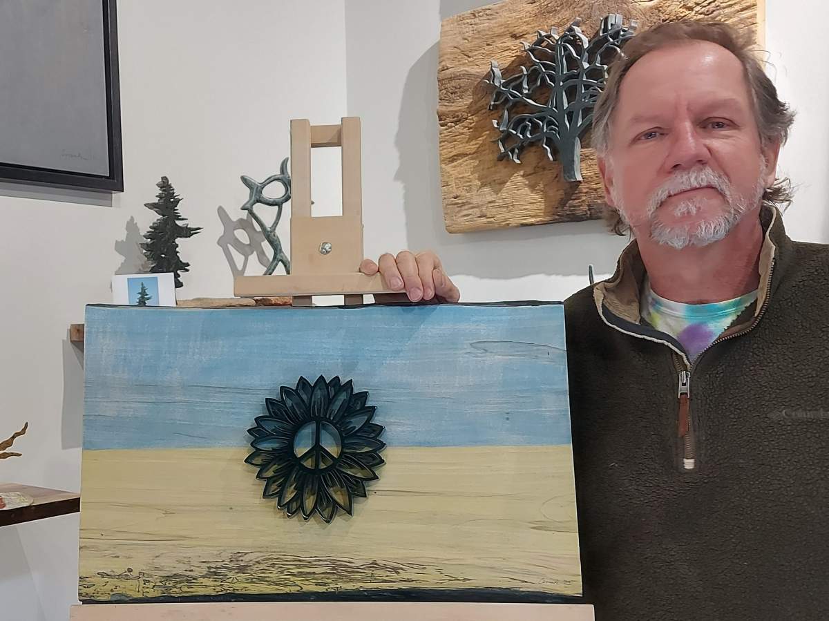 Peterborough artist Nick Leniuk auctioned off his art piece "Rise Above" to support humanitarian aid for Ukraine.